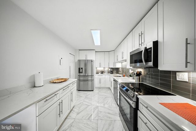 203 YOAKUM PKWY #804, Alexandria, VA 22304