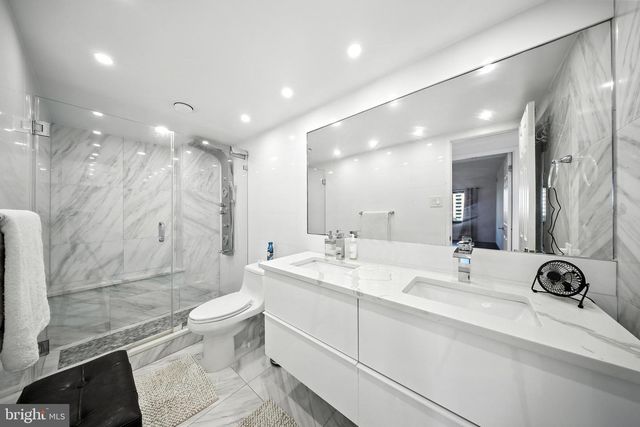 203 YOAKUM PKWY #804, Alexandria, VA 22304