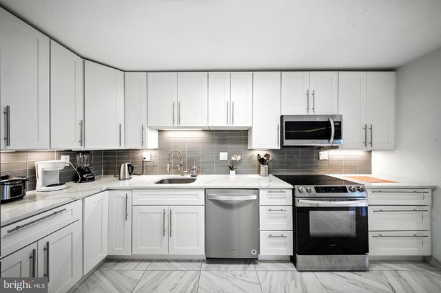 203 YOAKUM PKWY #804, Alexandria, VA 22304