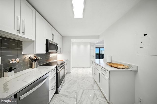 203 YOAKUM PKWY #804, Alexandria, VA 22304