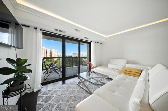 203 YOAKUM PKWY #804, Alexandria, VA 22304