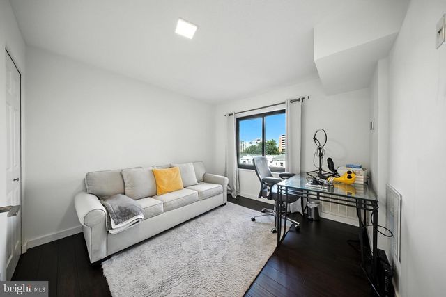 203 YOAKUM PKWY #804, Alexandria, VA 22304