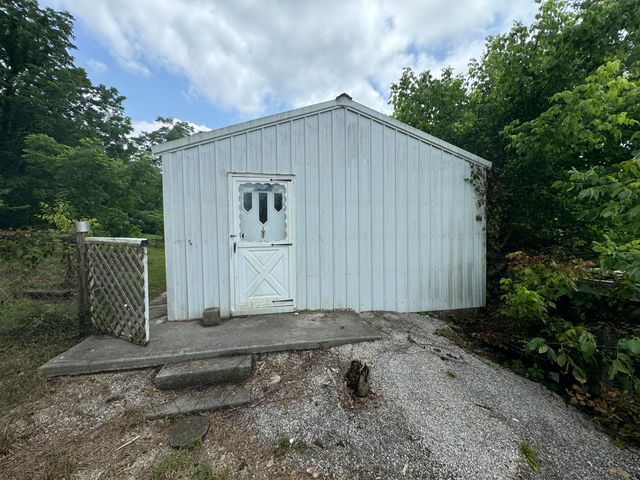 303 Freedom School Rd, Mt Vernon, KY 40456