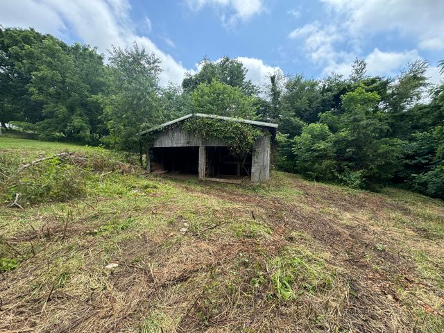 303 Freedom School Rd, Mt Vernon, KY 40456