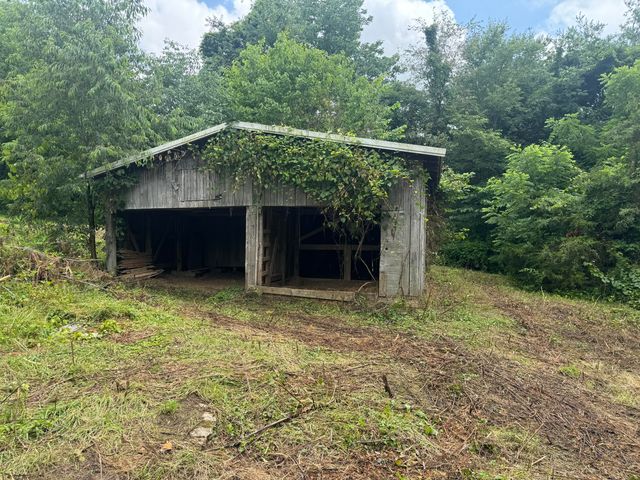 303 Freedom School Rd, Mt Vernon, KY 40456