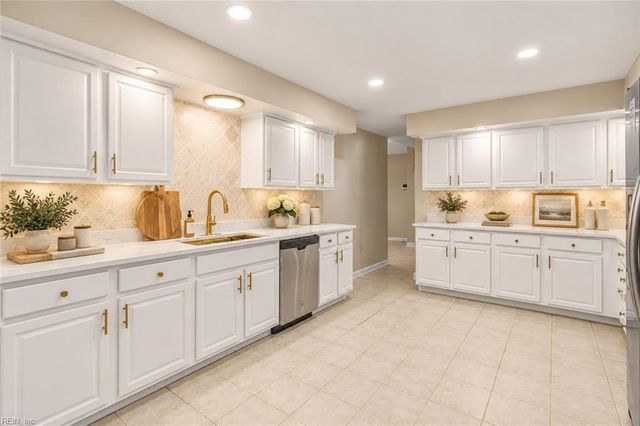6604 Pinewood CT, Virginia Beach, VA 23464