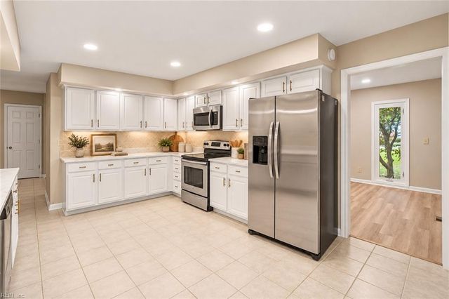 6604 Pinewood CT, Virginia Beach, VA 23464
