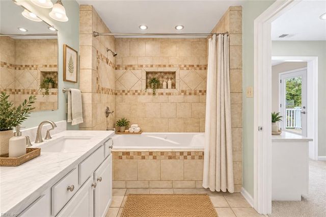 6604 Pinewood CT, Virginia Beach, VA 23464