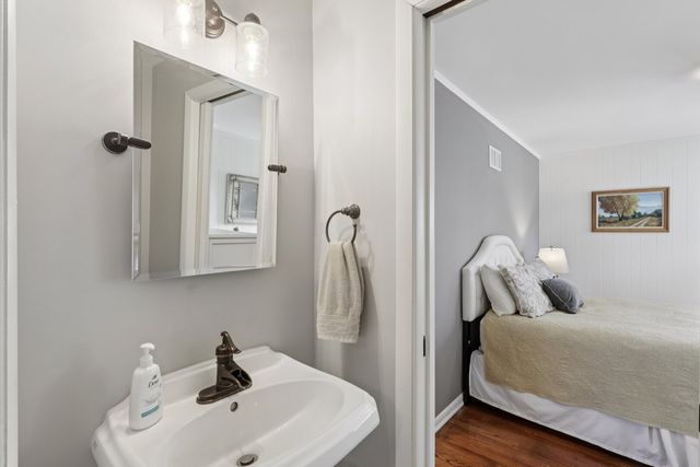 147 Chicago Avenue, Clarendon Hills, IL 60514