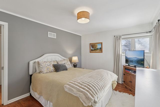 147 Chicago Avenue, Clarendon Hills, IL 60514