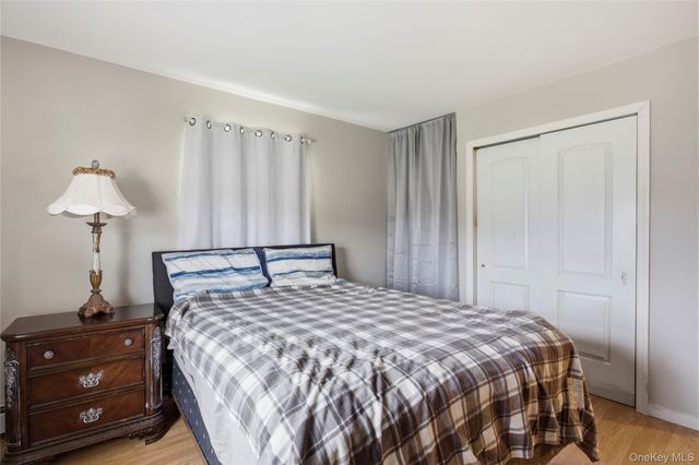 42 Saddler Lane, Levittown, NY 11756