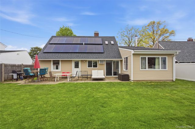 42 Saddler Lane, Levittown, NY 11756