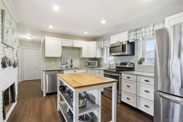 42 Saddler Lane, Levittown, NY 11756