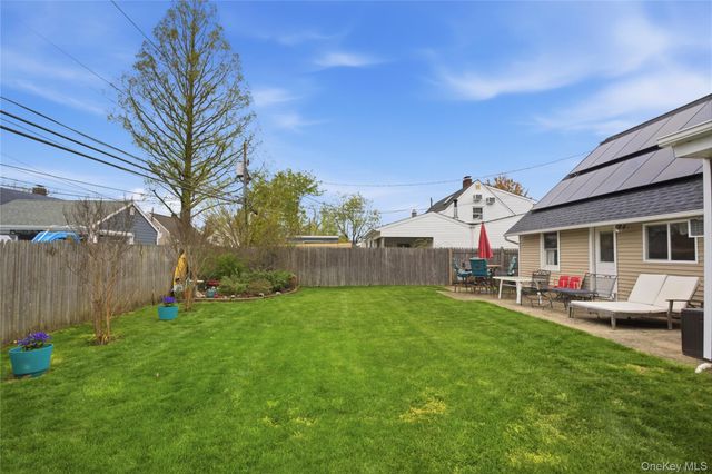 42 Saddler Lane, Levittown, NY 11756