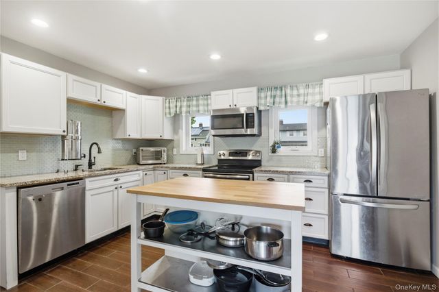 42 Saddler Lane, Levittown, NY 11756