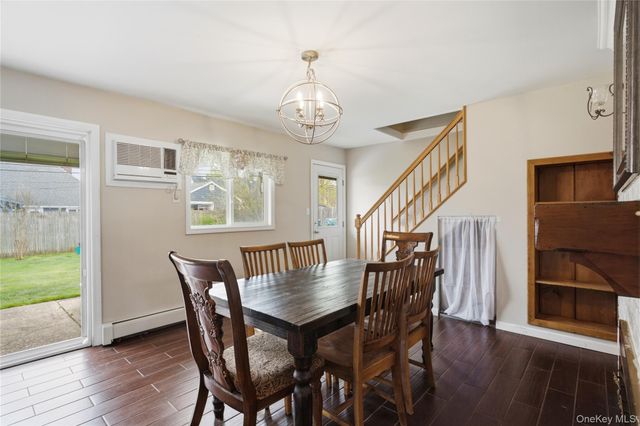 42 Saddler Lane, Levittown, NY 11756