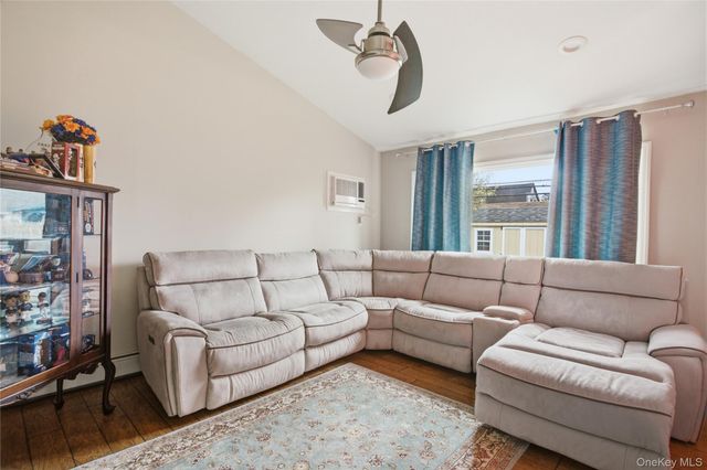 42 Saddler Lane, Levittown, NY 11756