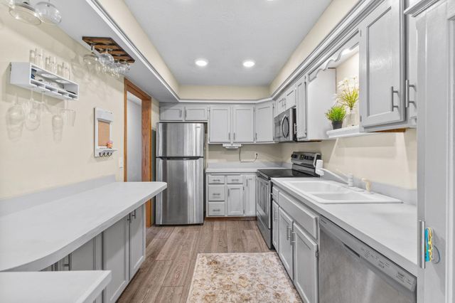 5662 Royal Oaks Drive, Shoreview, MN 55126