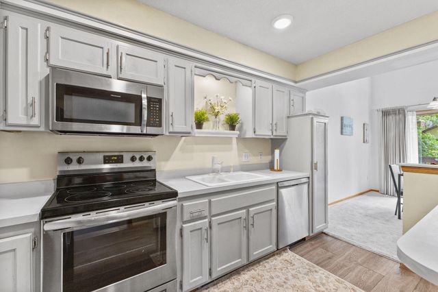 5662 Royal Oaks Drive, Shoreview, MN 55126