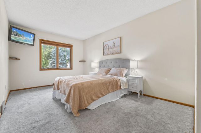 5662 Royal Oaks Drive, Shoreview, MN 55126