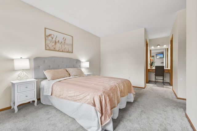 5662 Royal Oaks Drive, Shoreview, MN 55126
