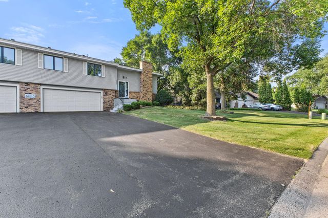 5662 Royal Oaks Drive, Shoreview, MN 55126