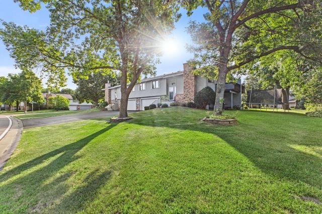 5662 Royal Oaks Drive, Shoreview, MN 55126