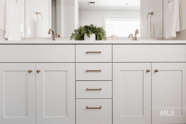 2523 E Tenzing Dr, Meridian, ID 83642