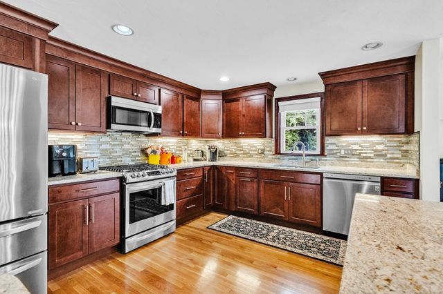 42 Melbourne Rd, Worcester, MA 01607