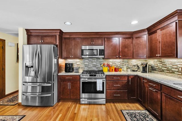 42 Melbourne Rd, Worcester, MA 01607