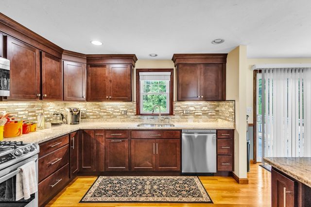 42 Melbourne Rd, Worcester, MA 01607