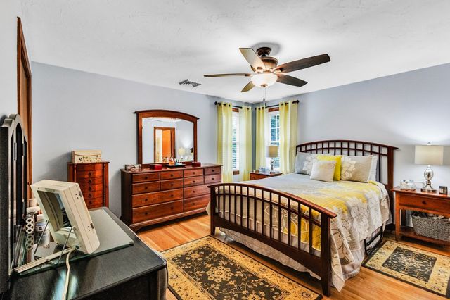 42 Melbourne Rd, Worcester, MA 01607