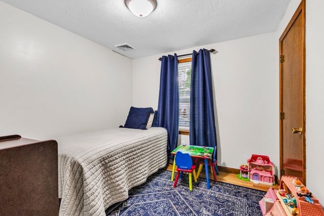 42 Melbourne Rd, Worcester, MA 01607