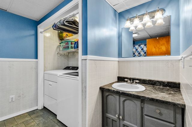 42 Melbourne Rd, Worcester, MA 01607