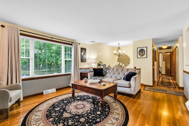 42 Melbourne Rd, Worcester, MA 01607