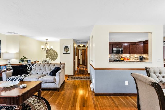 42 Melbourne Rd, Worcester, MA 01607