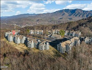 1260 Ski View Dr, Gatlinburg, TN 37738