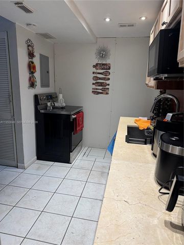 19317 NW 47th Ave 19137, Miami Gardens, FL 33055