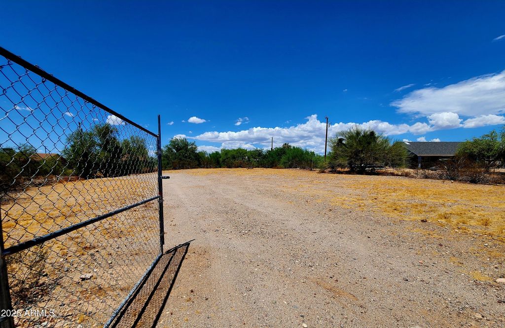 455 W GREEN Road, Morristown, AZ 85342 — photo 3