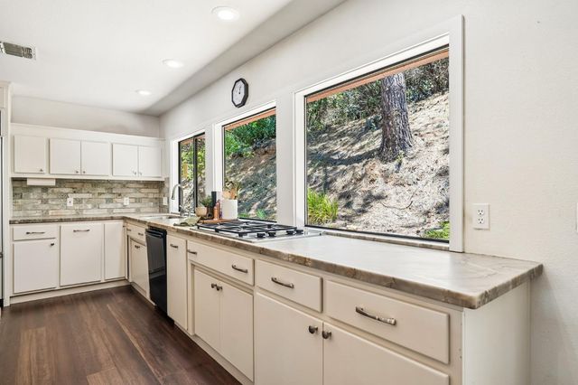 2660 Glenview Dr, Placerville, CA 95667