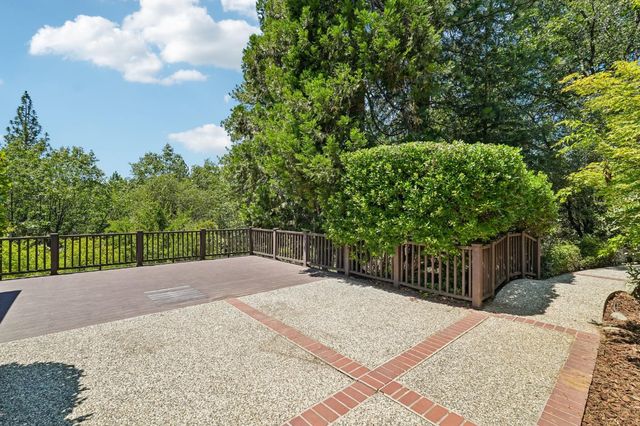 2660 Glenview Dr, Placerville, CA 95667