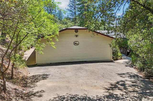 2660 Glenview Dr, Placerville, CA 95667