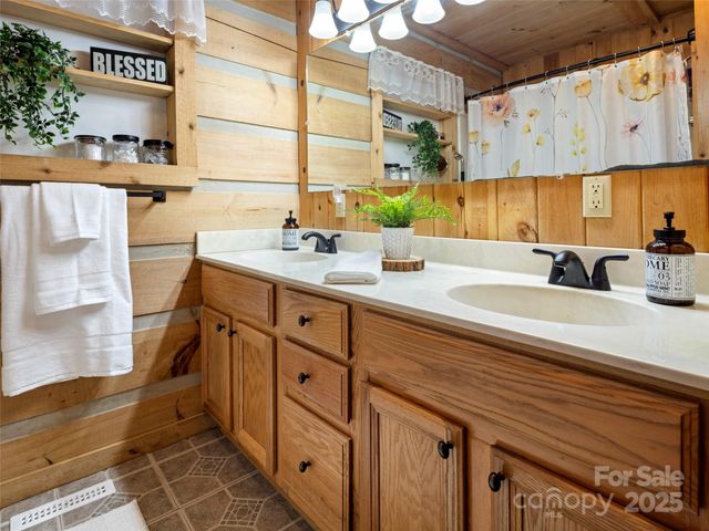 538 E Fork Road, Sylva, NC 28779