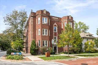 847 S Humphrey Avenue 1, Oak Park, IL 60304