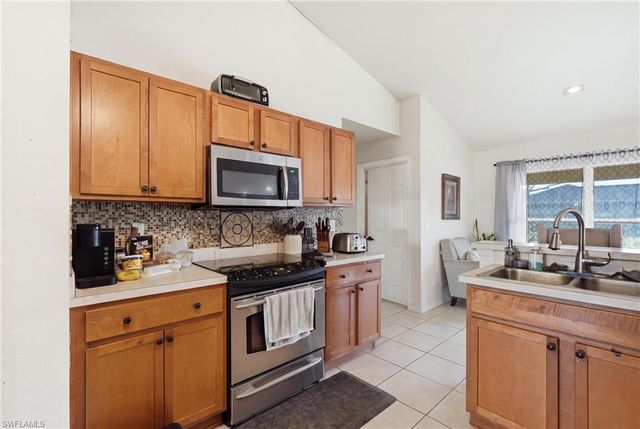 2701 NE 1st PL, Cape Coral, FL 33909