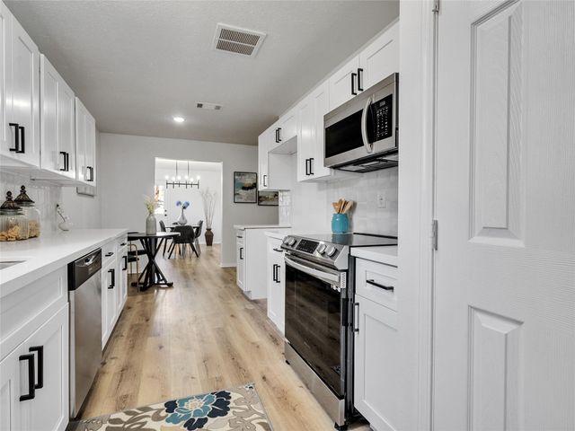 511 Stadium Lane, Friendswood, TX 77546