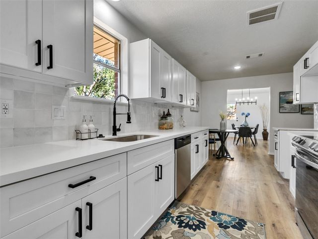 511 Stadium Lane, Friendswood, TX 77546