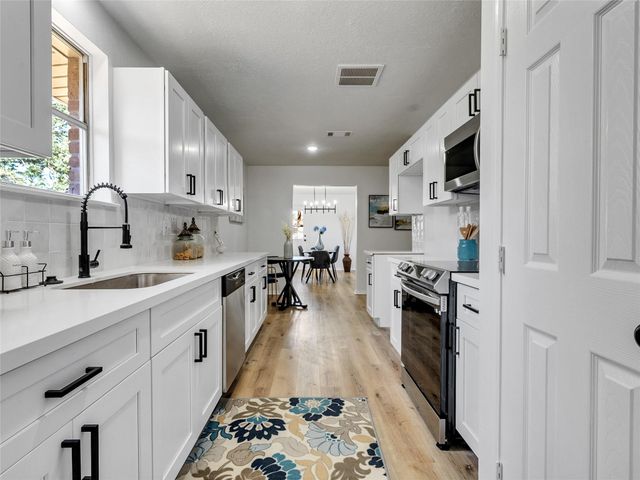 511 Stadium Lane, Friendswood, TX 77546