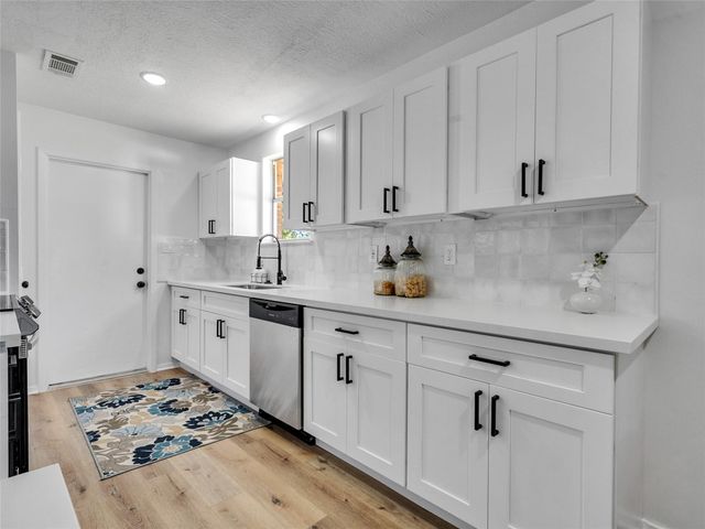 511 Stadium Lane, Friendswood, TX 77546