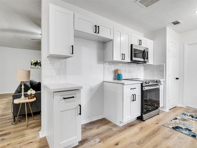 511 Stadium Lane, Friendswood, TX 77546